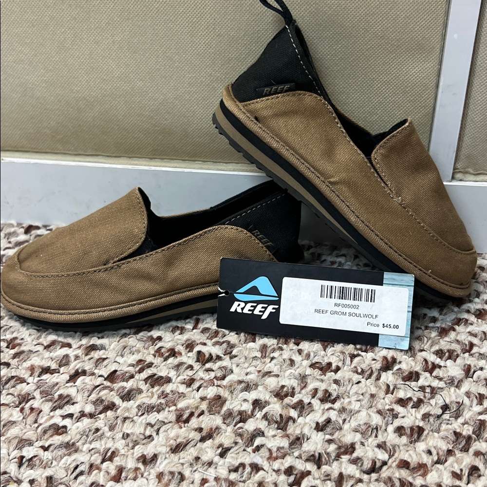NWT Boy's Reef Tan Grom Soulwolf Shoes‎